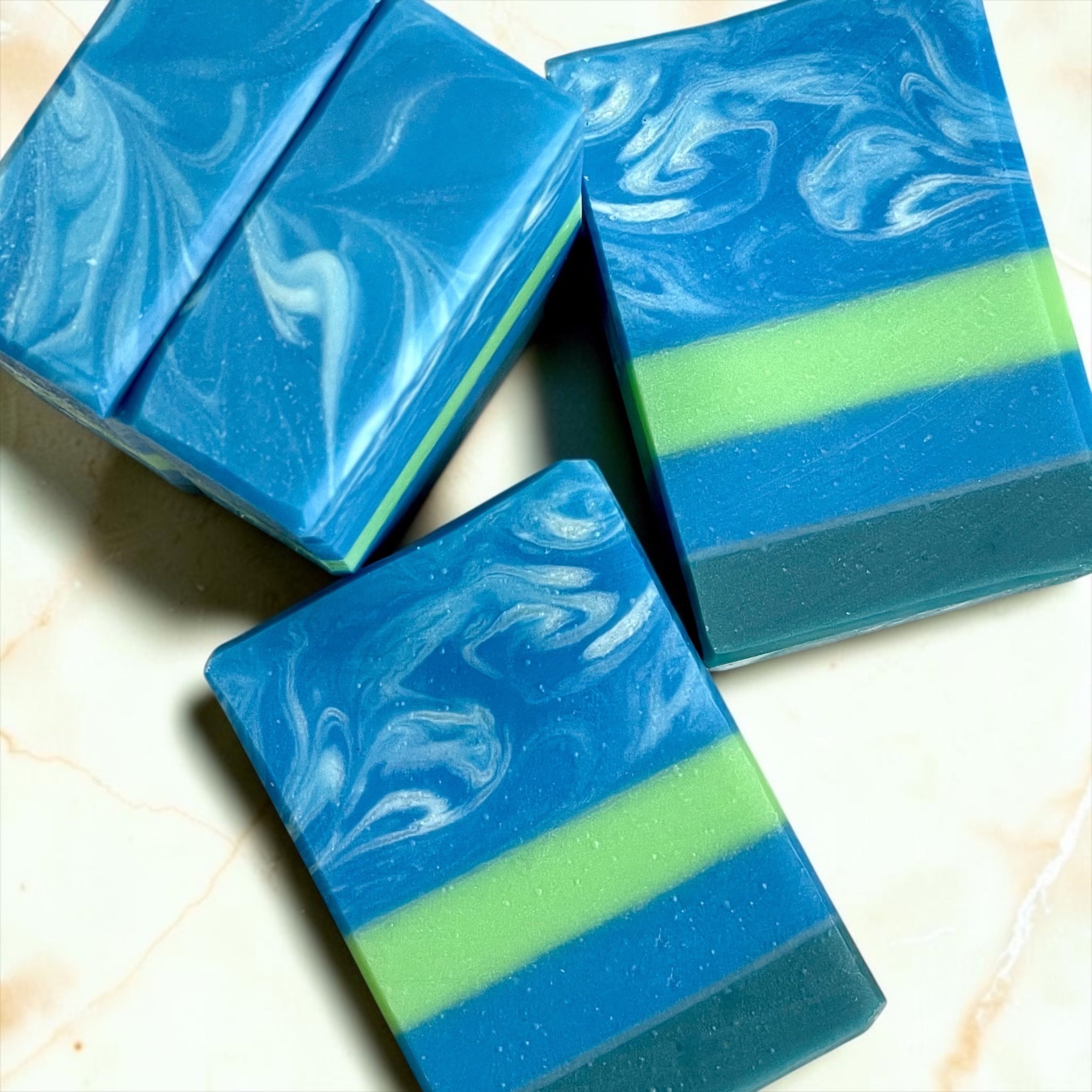 Azure Blue (Bergamot, Melon, Pineapple & Musk)